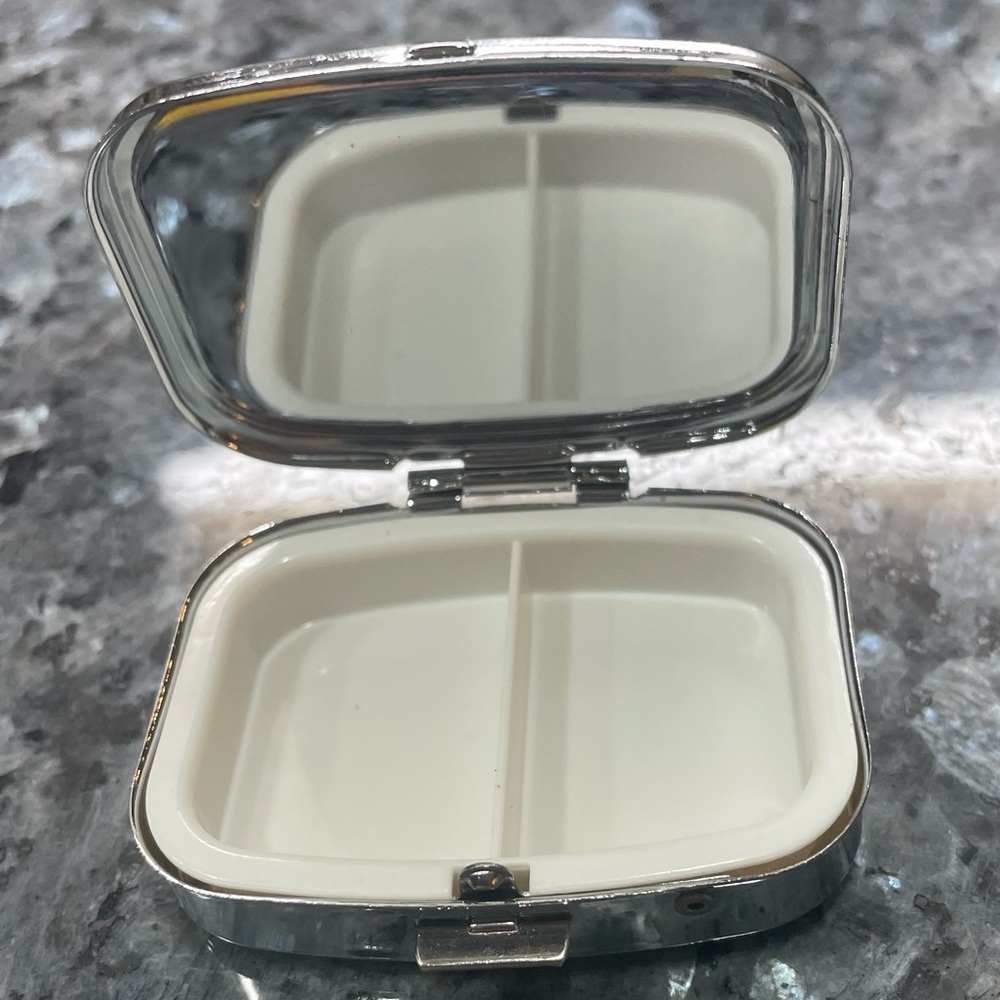 Dragonfly stained-glass pill case / NWOT! - Picture 6 of 9